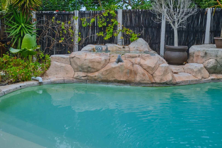 4 Bedroom Property for Sale in Flamingo Vlei Western Cape